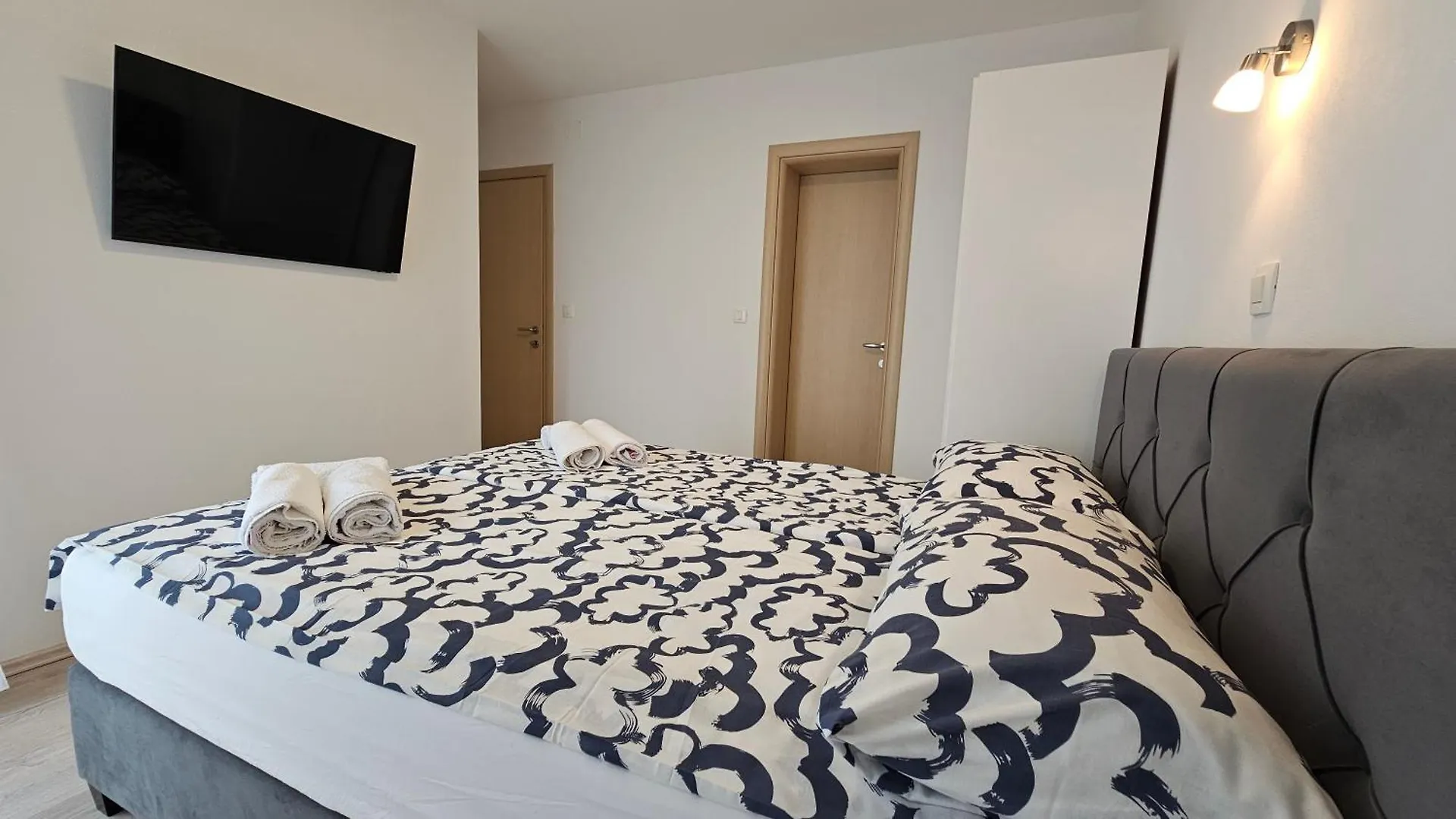 Apartments Jana 1 크르크